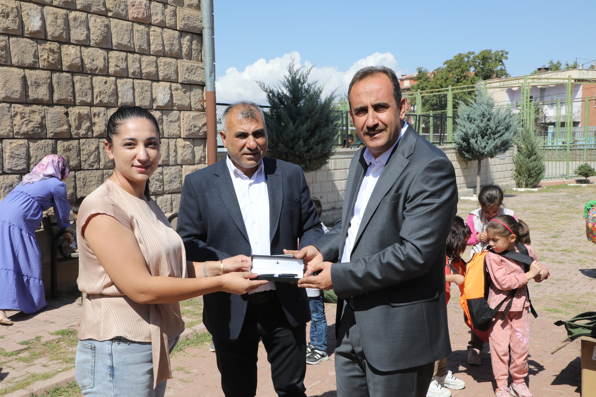 İncesu’da Eğitime Destek: Kırtasiye Setleri Öğrencilere Dağıtıldı