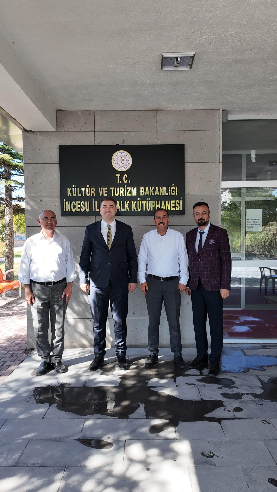 Belediye Başkanımız Av. Mustafa İLMEK, İlçe Kaymakamımız Sn. Ömer Said KARAKAŞ ve İl Kültür Turizm Müdürümüz Sn. Şükrü DURSUN, ilçemiz Halk Kütüphanesinde inceleme ve değerlendirmede bulundu.