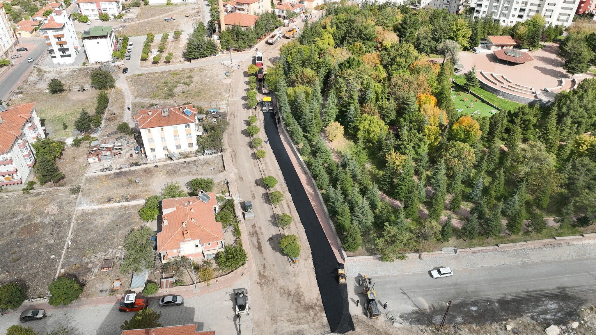 Asfalt çalışmalarımızı Vali İhsan Aras Mahallesinden başlattık daha güzel İncesu için çalışıyoruz...