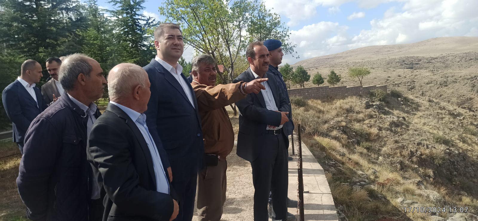 Belediye Başkanımız Av. Mustafa İLMEK, İlçe Kaymakamımız Sn. Ömer Said KARAKAŞ ile Küllü mahallemizi ziyaret ederek hayırsever ailemiz tarafından bahçe sulama amacıyla kurulan GES panelini hizmete açtı.