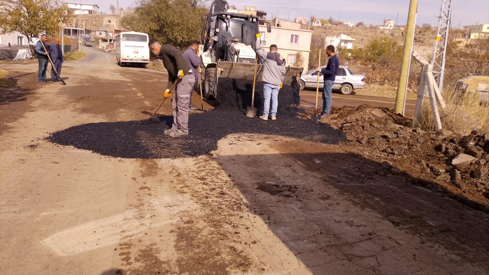 İlçemize kar düşene kadar, mesai arkadaşlarımızla gece-gündüz çalışarak halkımızın gönlüne düşmeye devam edeceğiz.