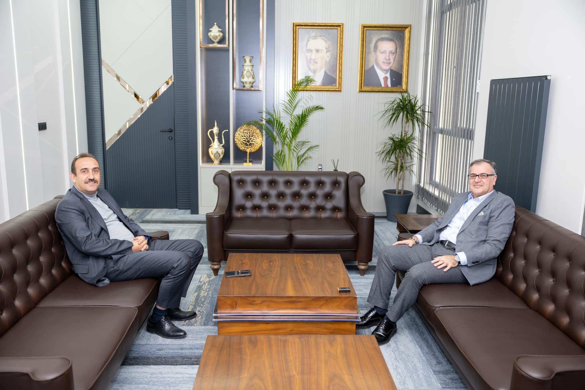 Belediye Başkanımız Av. Mustafa İLMEK, Hacılar Belediye Başkanımız Sn. Bilal ÖZDOĞAN'ı makamında ziyaret etti.