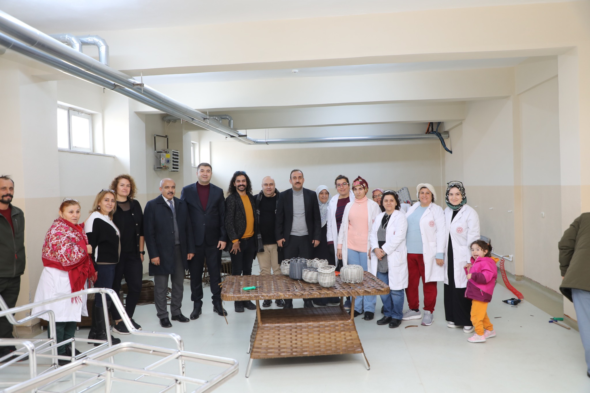 Belediye Başkanımız Av. Mustafa İLMEK Tekstil ve Rattan Mobilya üretimi yapılan Kadın Kooperatiflerini ziyaret etti.