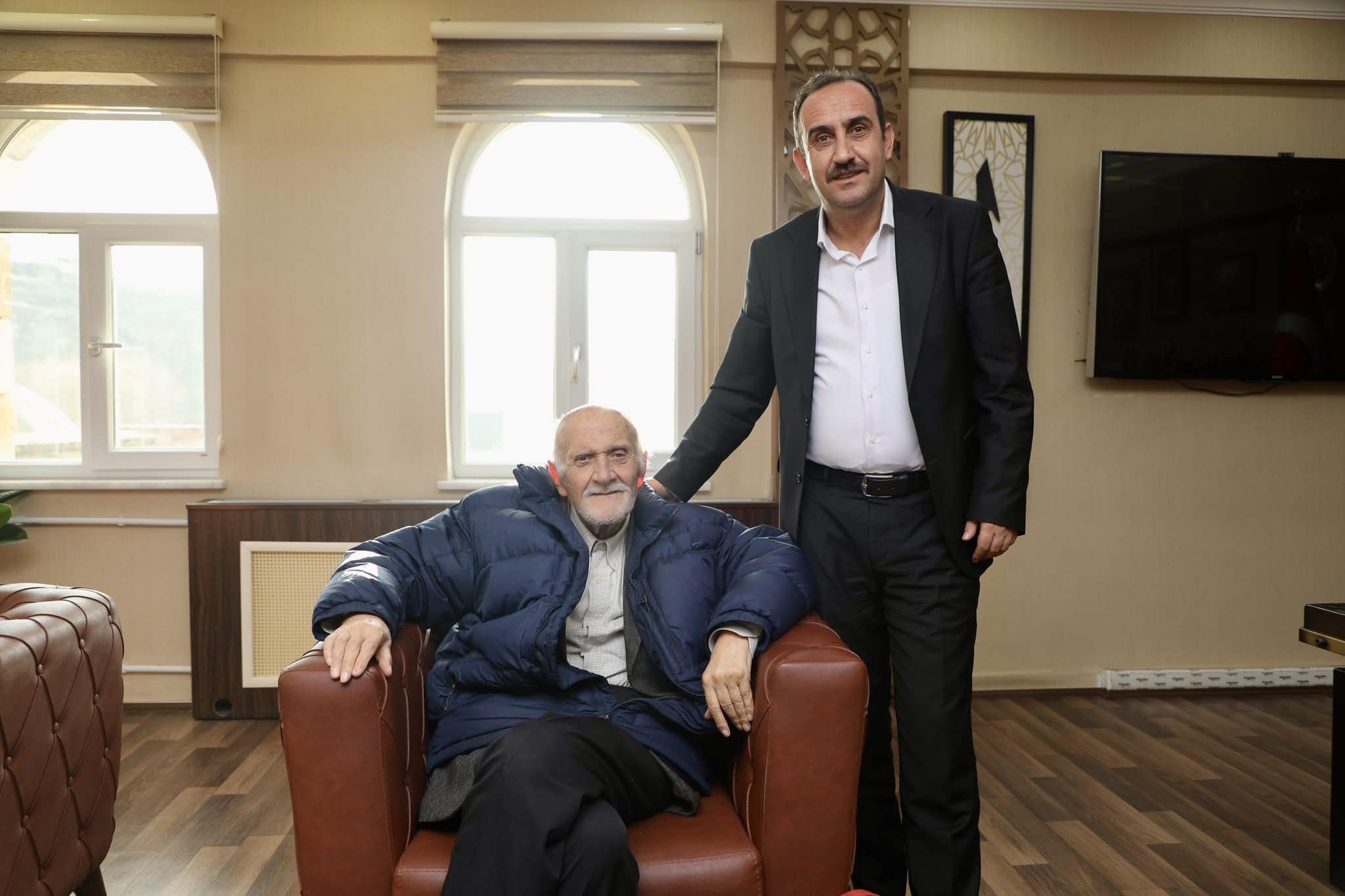 İncesu'muza 1994-1999 yıllarında İncesu Belediye Başkanı olarak hizmet etmiş, hizmet ve gönül insanı kıymetli büyüğümüz Sn. Mehmet Gönen, Belediye Başkanımız Av. Mustafa İLMEK’ i makamında ziyaret etti.