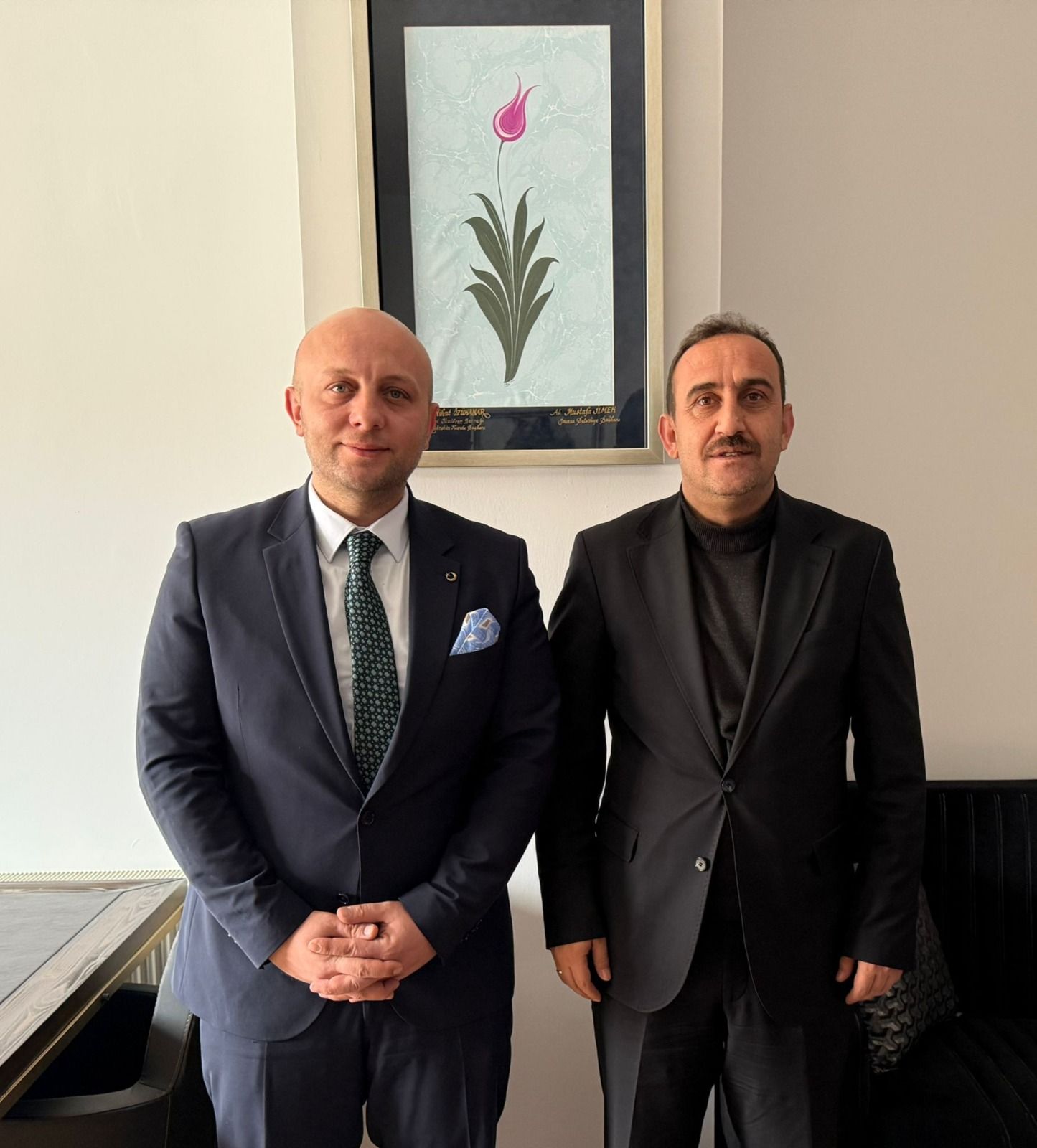 DHMİ Kayseri Havalimanı Müdürü Sn. Enver Selim Akat' a Belediye Başkanımız Av. Mustafa İLMEK' i ziyaret etmişlerdir