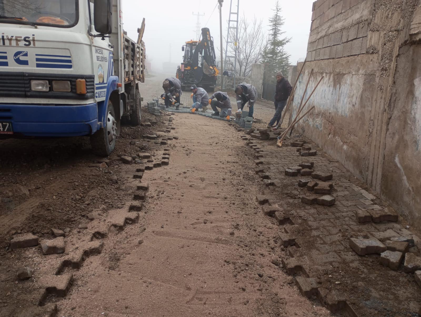 Puslu havalarda, çalışarak ısınırız.