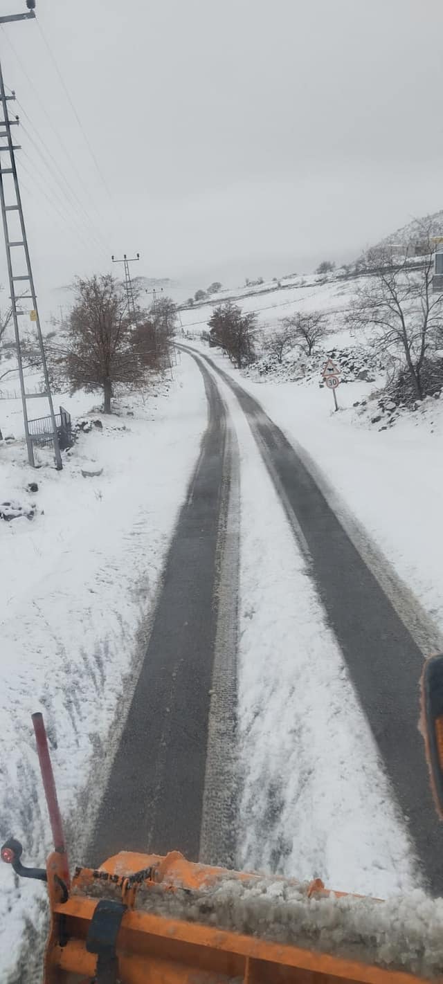 Karla Mücadele ekiplerimiz 24 saat esaslı olarak görevinin başındadır.