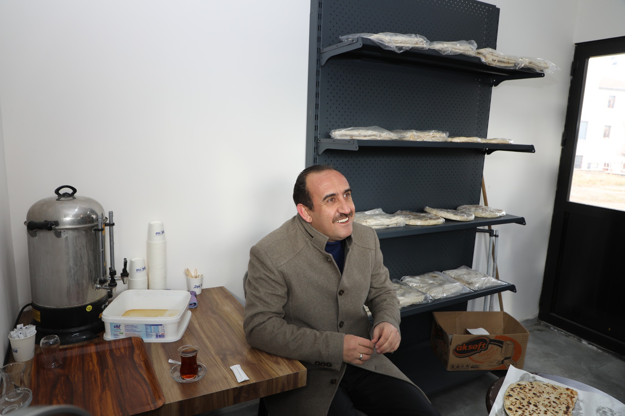 Belediye Başkanımız Av. Mustafa İLMEK, Yufka Üretim tesisinde çalışan kadın personelimizin, geleneksel usullere göre ürettiği yufka, şebit, bazlama ve mantı hamuru satışının yapıldığı Yufka Satış Noktasını ziyaret etti.