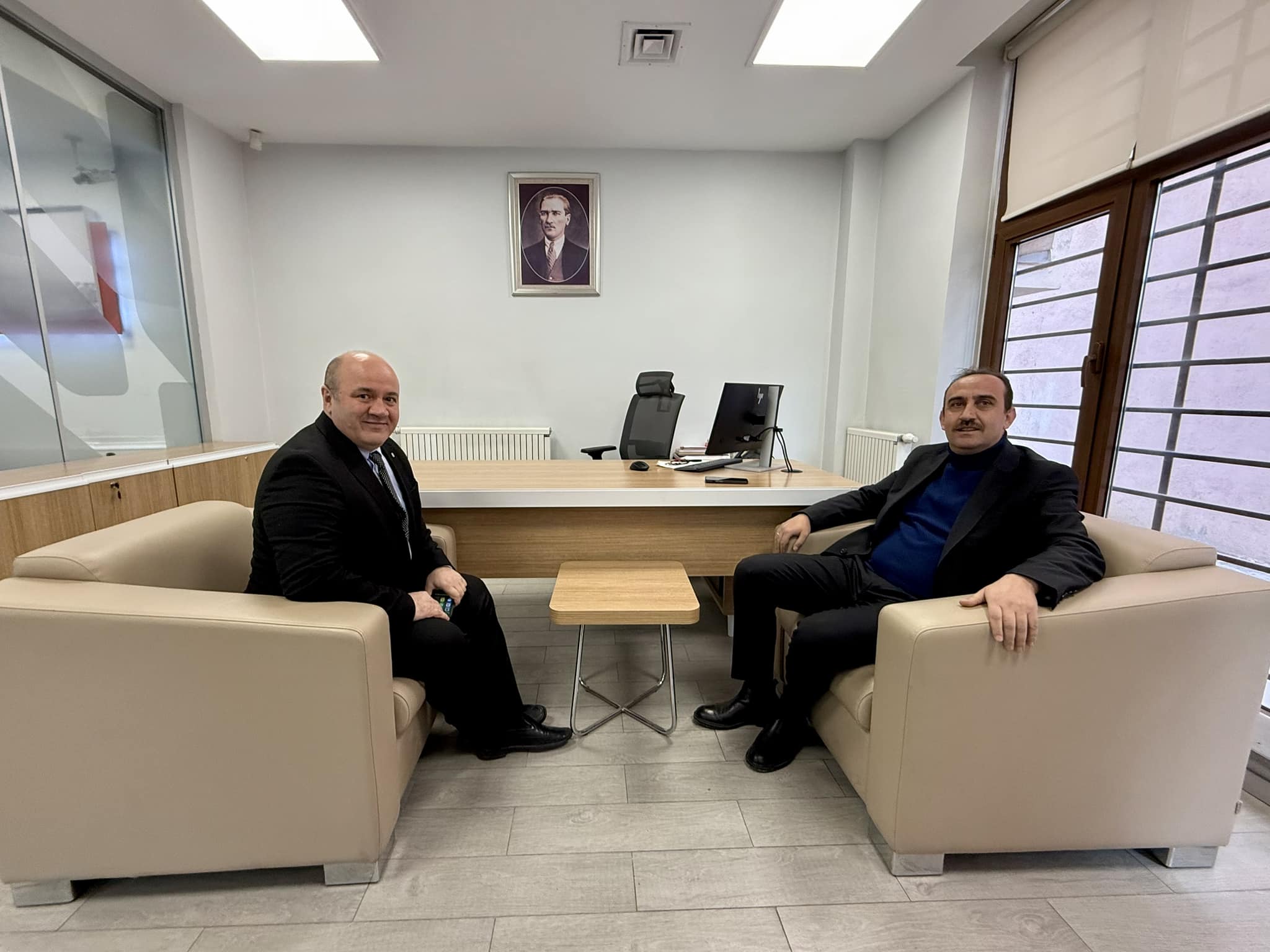 Belediye Başkanımız Av. Mustafa İLMEK Ziraat Bankası İncesu Şube Müdürü Sn. Murat TUNA’yı ziyaret etti.