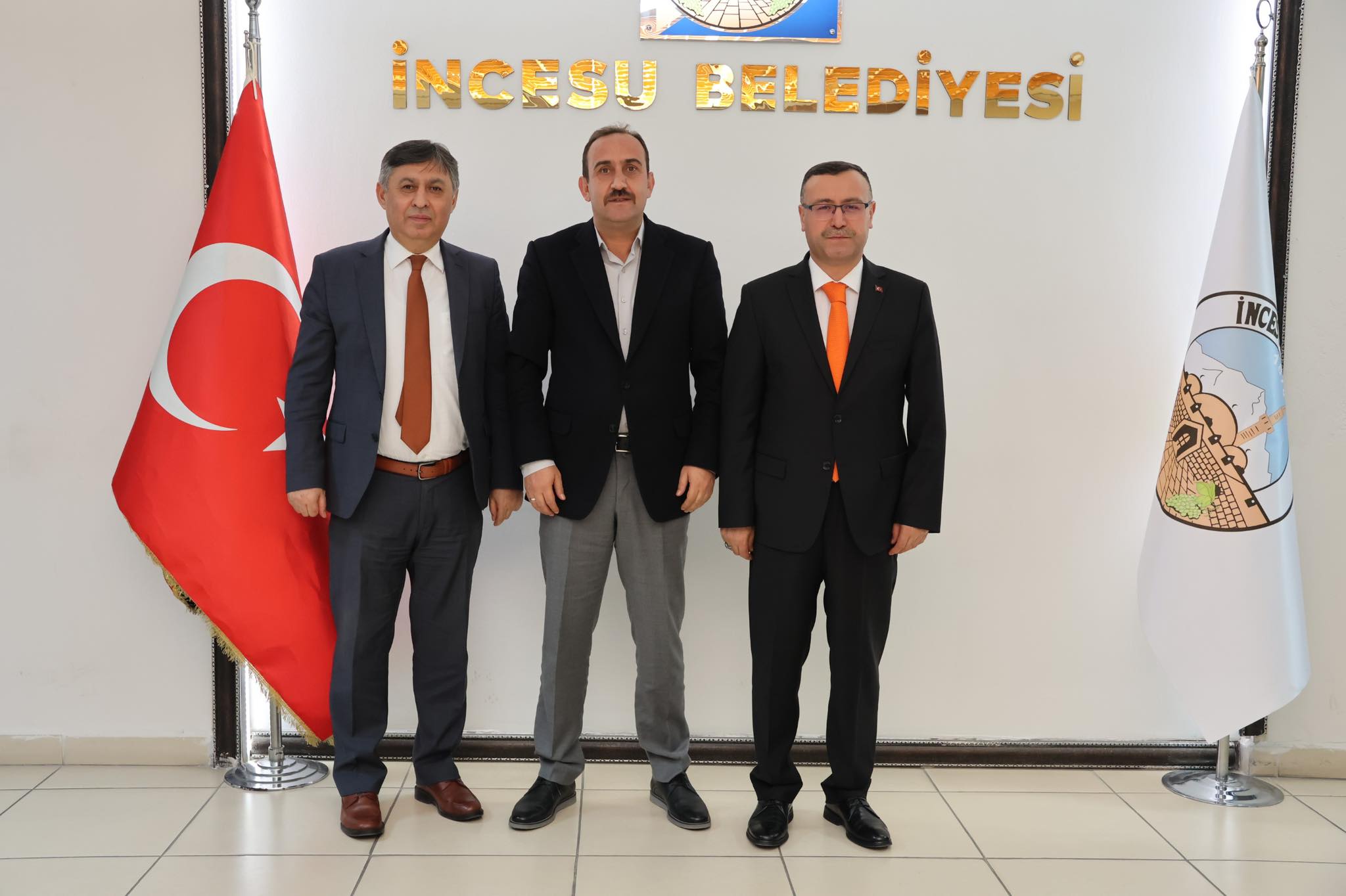 Kayseri Cumhuriyet Başsavcısı Sn. Habib KORKMAZ, Adalet Komisyonu Başkanı Sn. Hacı Mustafa YAZICI Belediye Başkanımız Av. Mustafa İLMEK’i makamında ziyaret etti.