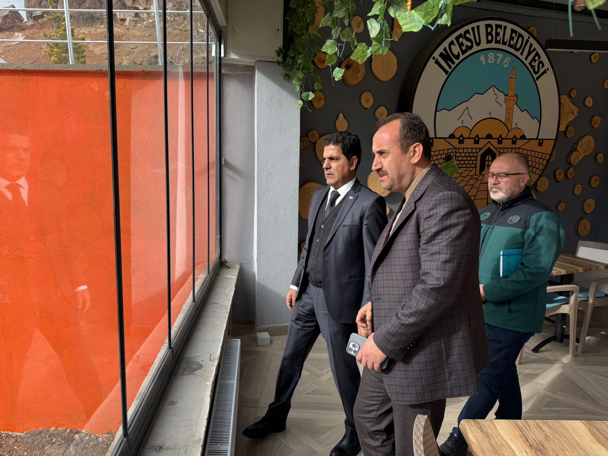 DSİ Kayseri Bölge Müdürümüz Sn. Rahmi ŞAHİN, Belediye Başkanımız Av. Mustafa İLMEK’i ziyaret ederek Marina Bölgesinde yapılan çalışmalarla ilgili istişarede bulundu.