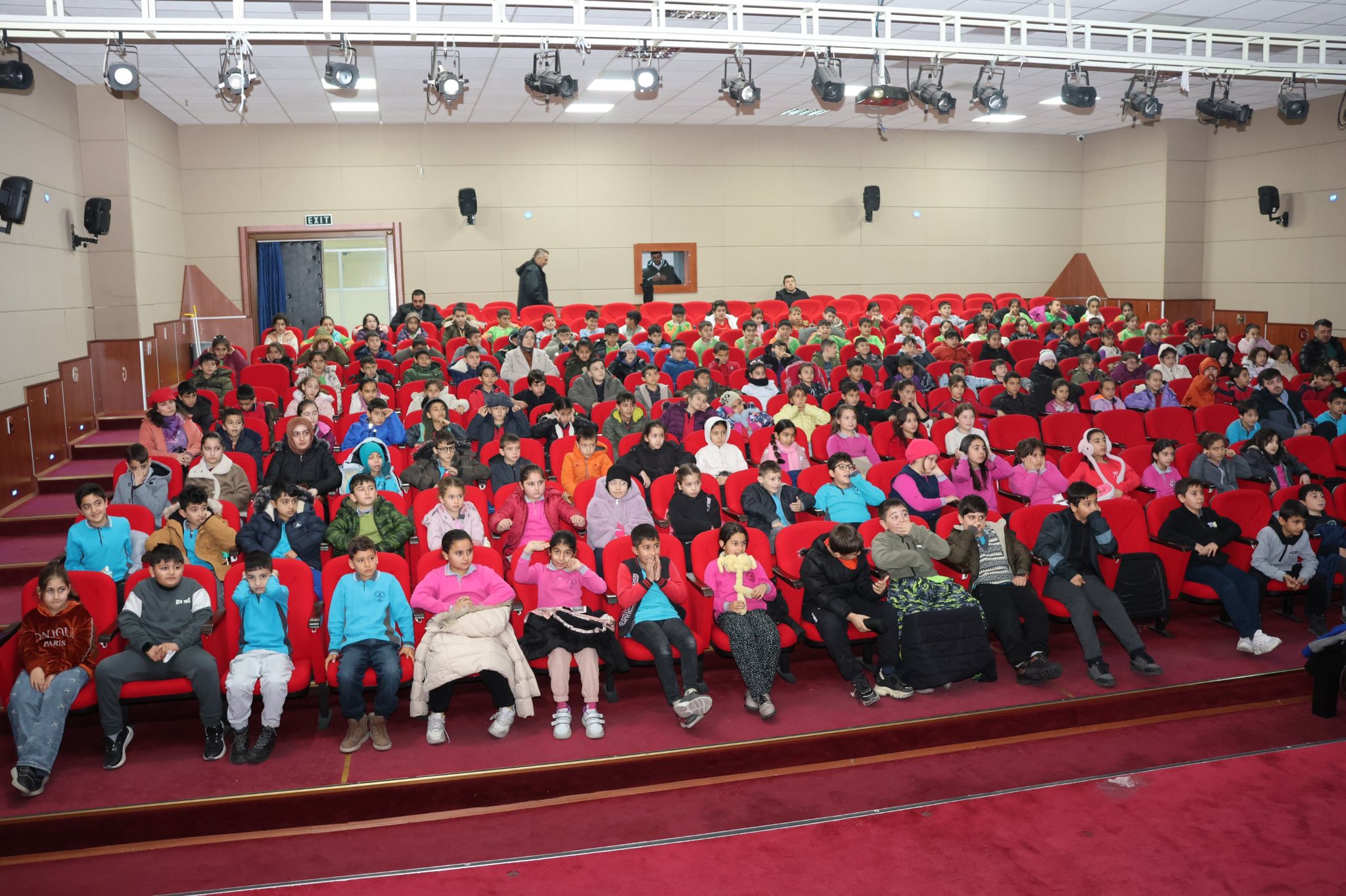 Belediyemiz ve Çevre Şehircilik İl Müdürlüğü iş birliği ile sıfır atık projesi kapsamında Belediyemiz Konferans Salonunda öğrencilere yönelik eğitim konferansı verildi.