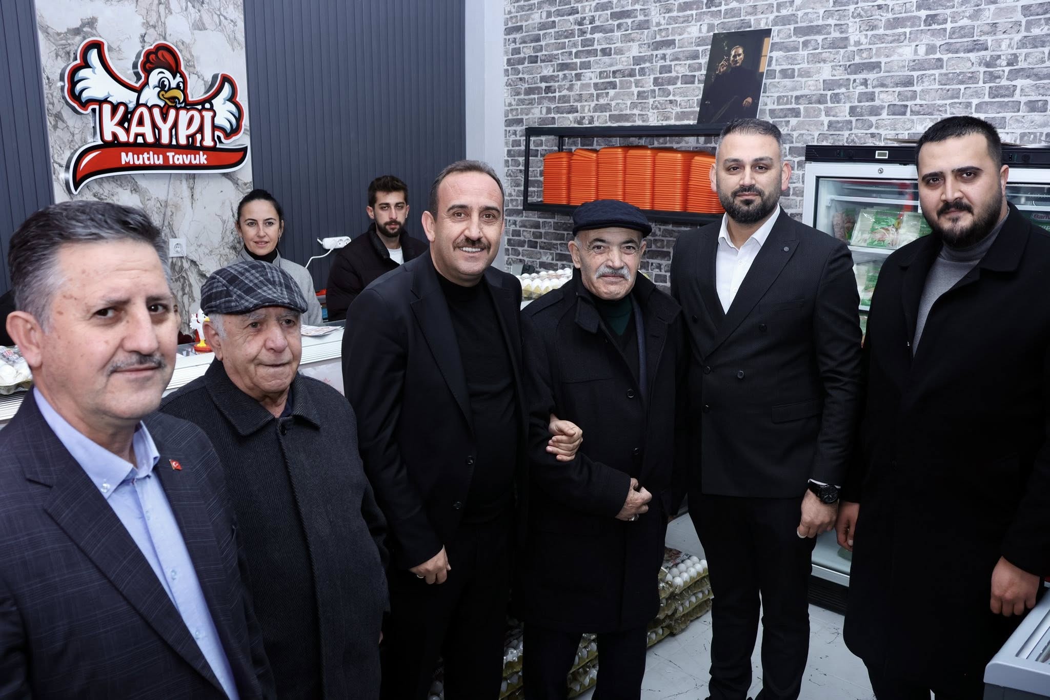 Belediye Başkanımız Av. Mustafa İLMEK, İlçe Başkanımız Sn. Mehmet KOÇ ile ilçemizde KAYPİ şarküteri firmasının açılışına katıldı. Esnafımıza hayırlı ve bereketli işler dileriz.