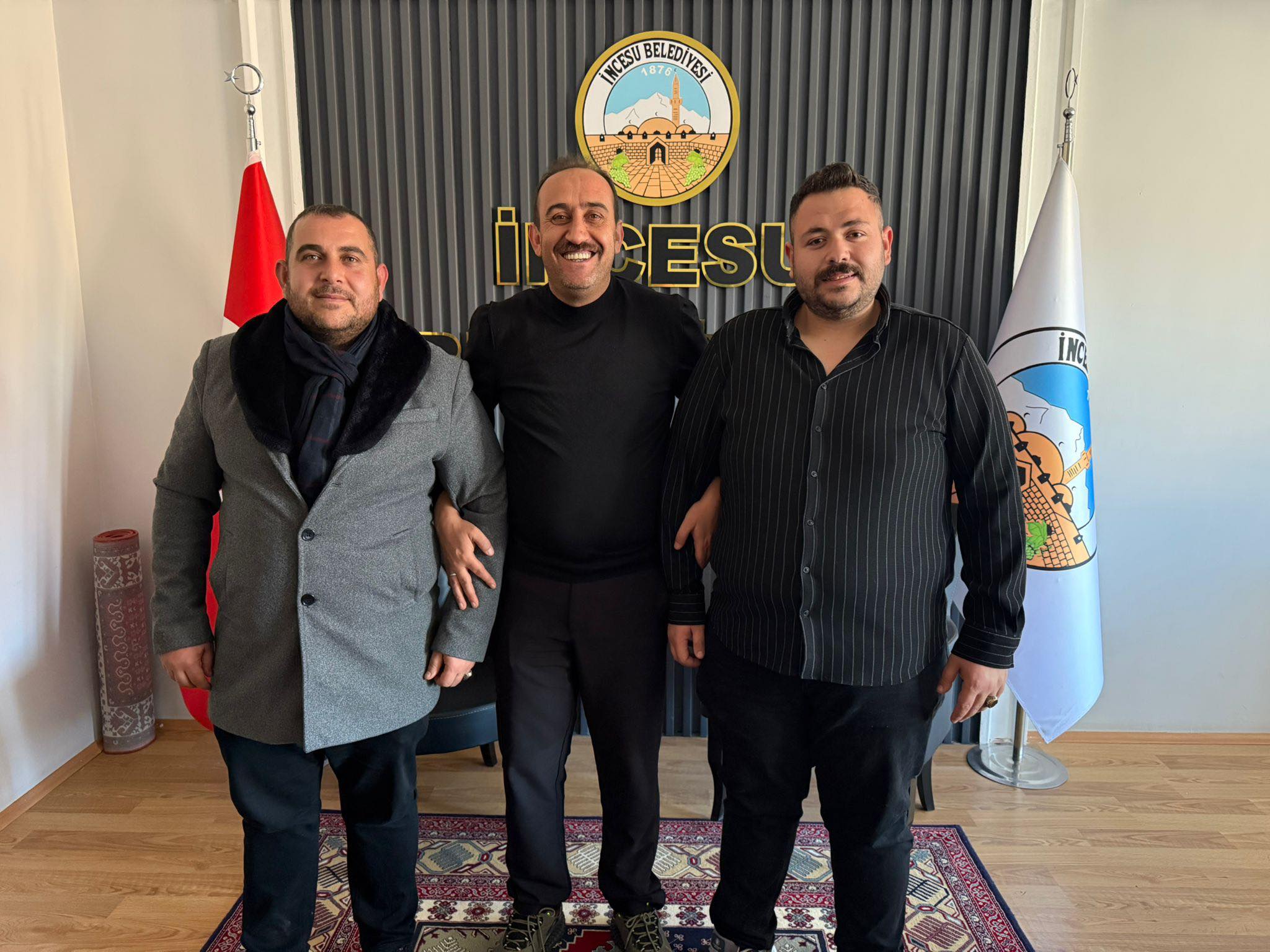 Karaçavuş ve Umre yolculuğuna gidenlerin Allah yollarını açık etsin.