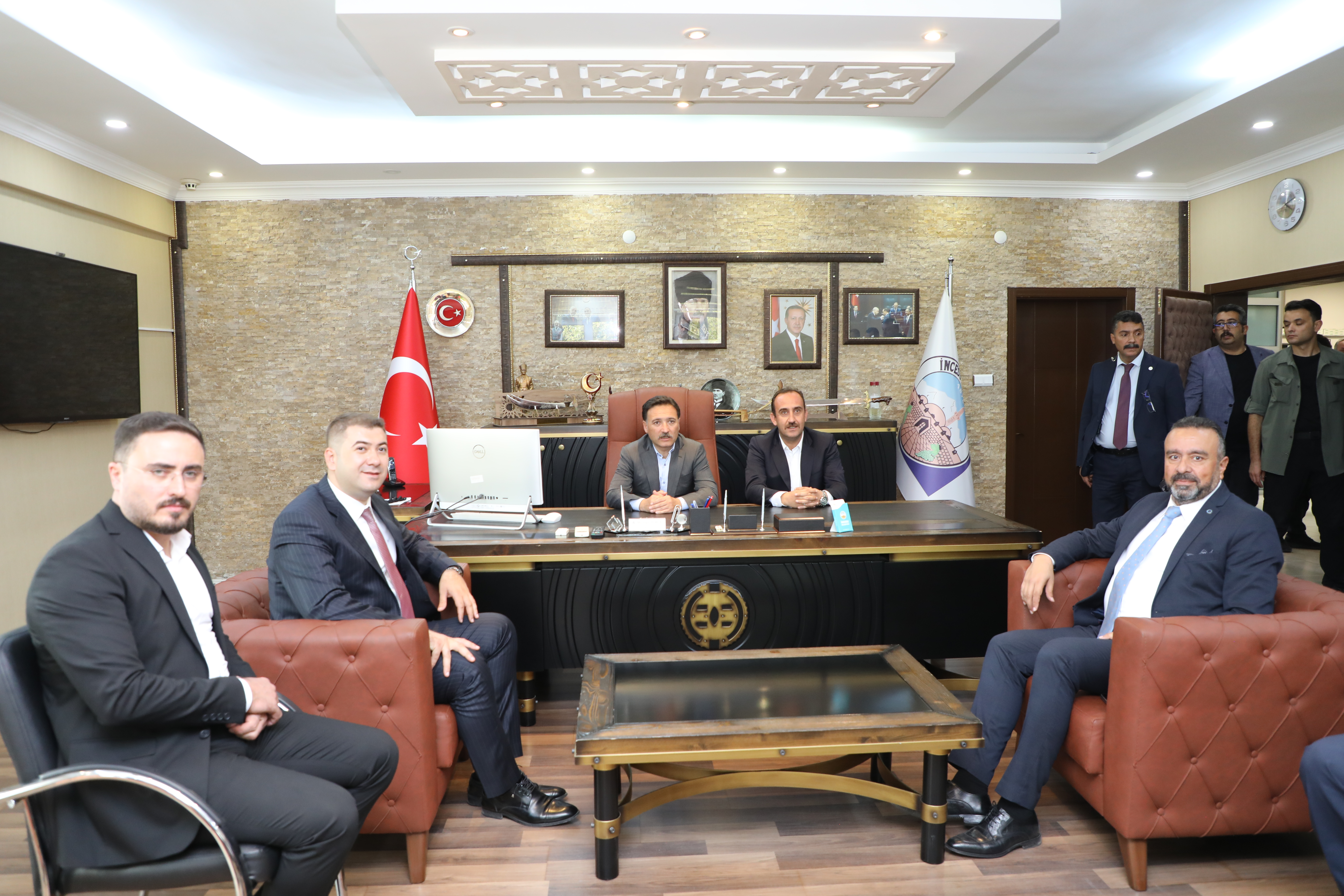 Valimiz Sn. Gökmen ÇİÇEK, İlçe Kaymakamımız Sn. Ömer Said KARAKAŞ, İncesu OSB Başkanımız Sn. İrfan PÜSKÜLLÜ, Belediye Başkanlığımızı ziyaret etti.