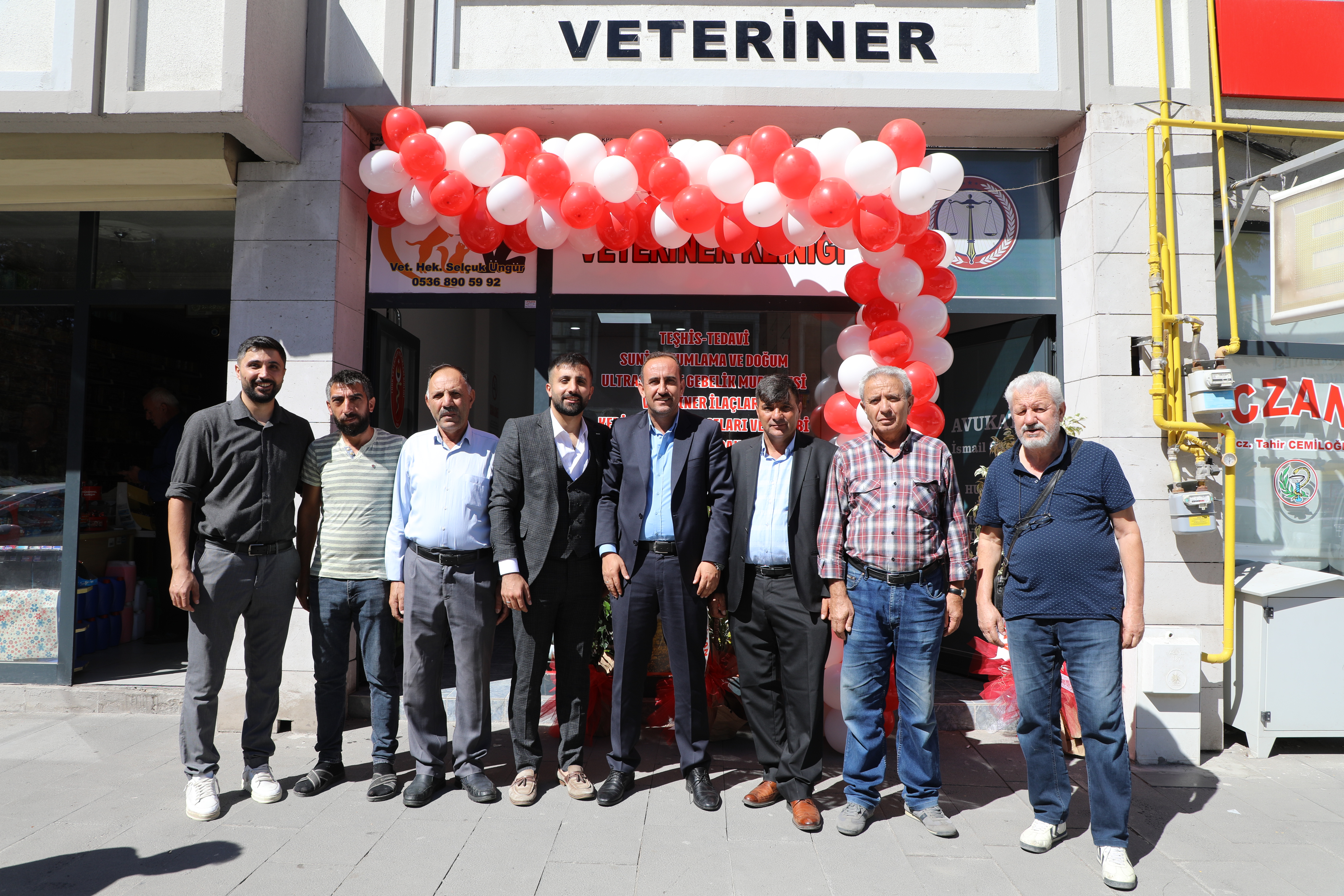 Veteriner Hekim Selçuk Üngür'ün Kliniğini hizmete açıldı.