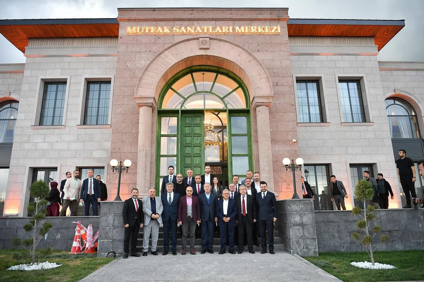 Belediye Başkanımız Av. Mustafa İLMEK, TBMM Milli Savunma Komisyonu Başkanımız ve Kayseri AK Parti Milletvekilimiz Sayın Hulusi Akar, AK Parti MKYK Üyemiz Sayın Dursun Ataş, AK Parti Kayseri İl Başkanımız Sayın Hüseyin Okandan, Milletvekillerimiz Sayın Mu