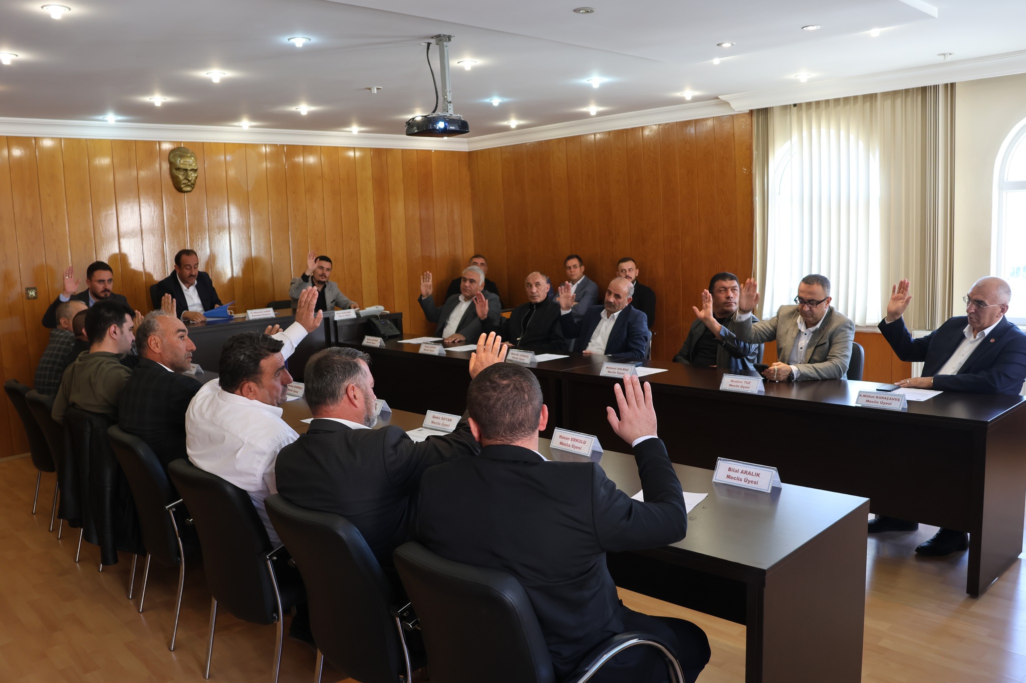 Alınan kararların ilçemizin gelişimine katkı sağlamasını ve İncesu halkına hayırlı olmasını temenni ederiz.