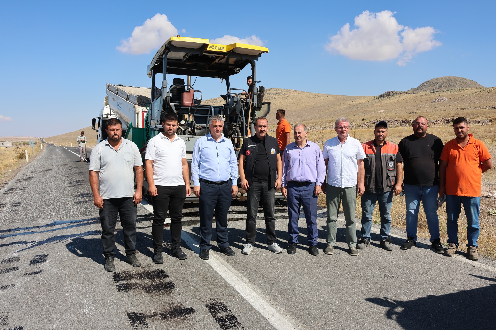 İncesu-Üçkuyu sıcak asfalt çalışması ve yol genişleme çalışmasını yerinde inceledi