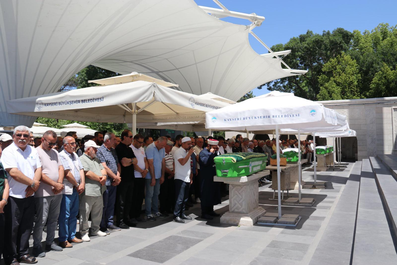 İncesu İlçe Emniyet Müdürlüğü kadrosunda görev yapmakta iken Hakkari İl Emniyet Müdürlüğü kadrosuna atanan Emniyet Amiri Süleyman DENİZ'in vefat eden kıymetli annesi Fadime DENİZ'e Allah'tan rahmet, sayın Müdürümüze ve değerli ailesine sabırlar dileriz.