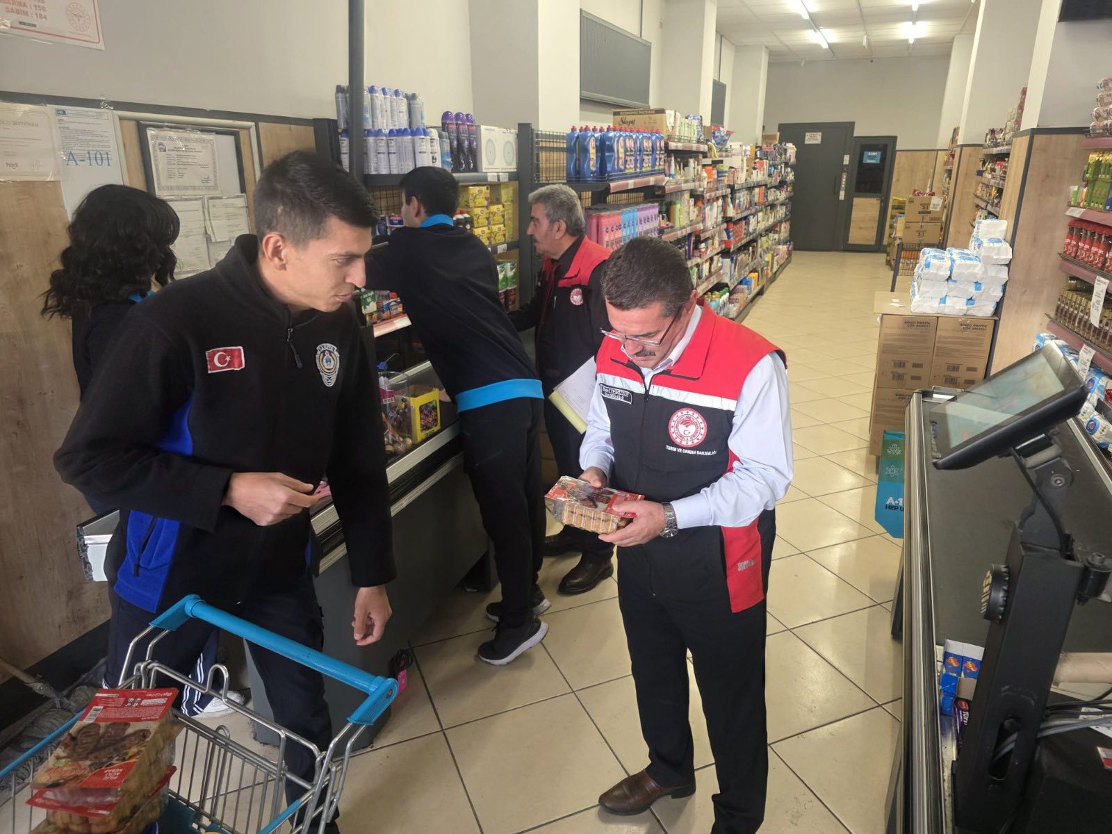 Vatandaşlarımızın gıda ile ilgili tüm şikâyetlerini  ALO 174 ihbar hattına iletmeleri özellikle rica olur.