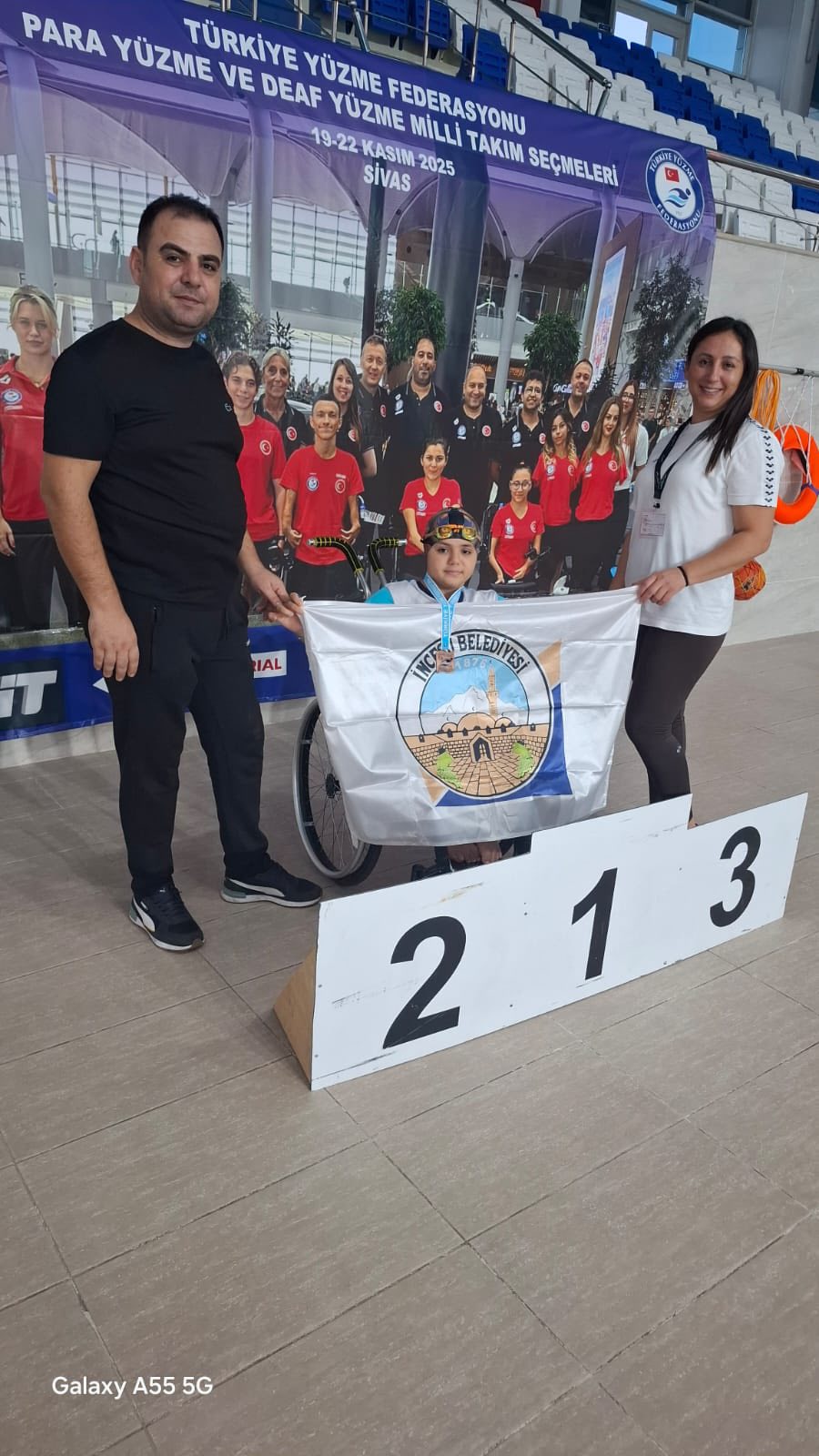 Belediyemizin sporcusu, Ecrin BÜTÜN Sivas’ta 19-22 Kasım 2025 tarihlerinde yapılan Para Yüzme ve Deaf Yüzme Milli Takım Seçmelerinde farklı klasmanda Üç Türkiye 3’ncülüğü, 1‘ü Türkiye şampiyonluğu aldı. Sporcumuzu tebrik ederiz.