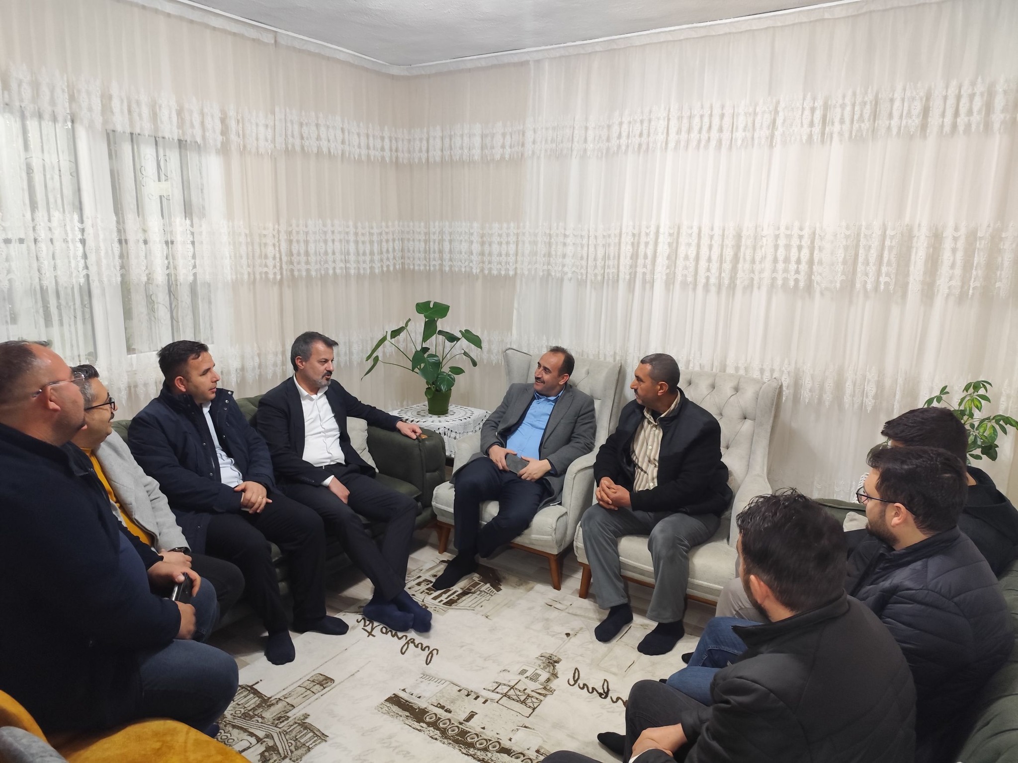 Nazik ev sahipliği için teşekkür eder, mutlu bir yaşam dileriz.