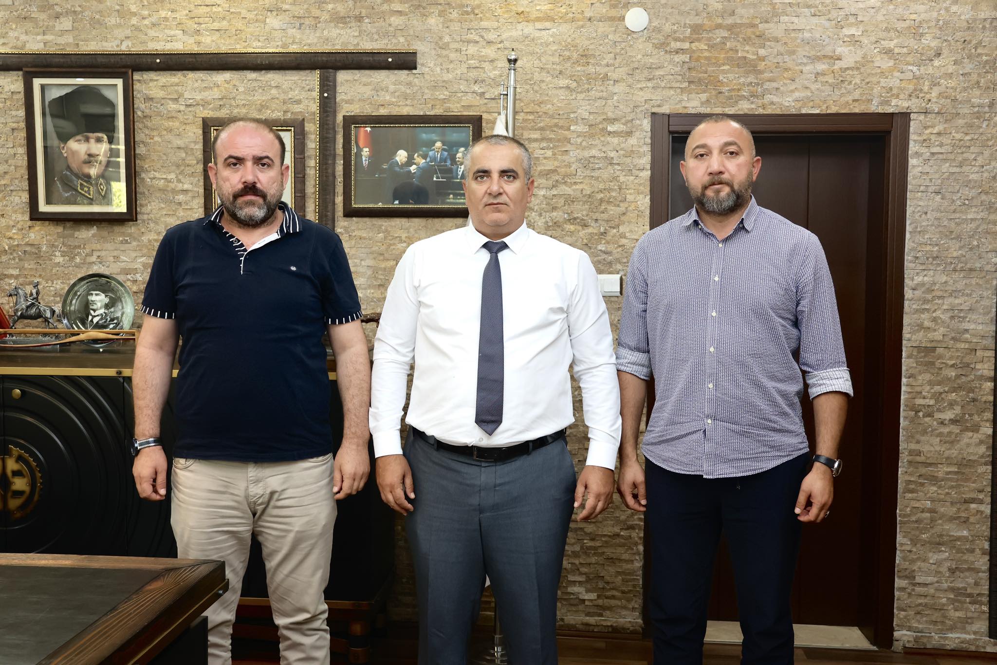 Milliyetçi Hareket Partisi Kayseri İl 2’nci başkanı Sn. Bilgehan HATİP ve İl Yönetim Kurulu Üyesi Sn. Hakan TUNÇTAN, Belediye Başkanvekilimiz Sn. Muharrem BAYRAK’ı ziyaret etti.