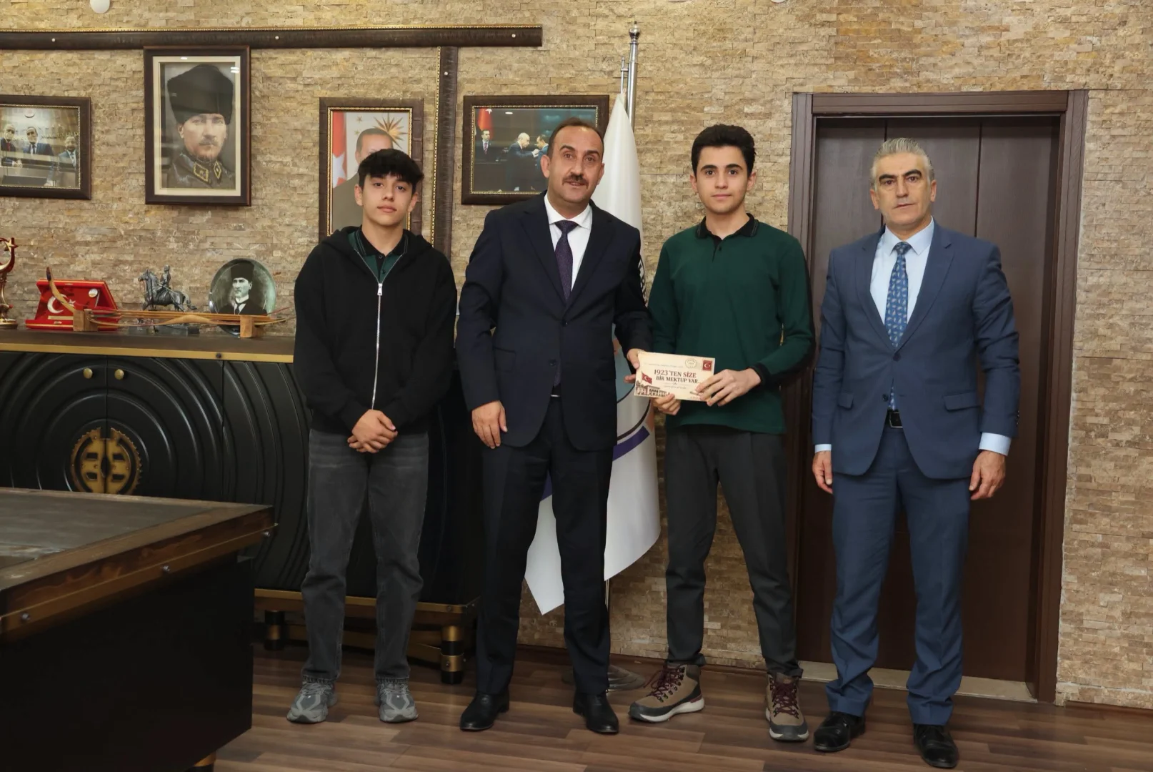 Geleceğimizin teminatı olan gençlerimizden böyle anlamlı bir mektup almak bizleri son derece mutlu etti.