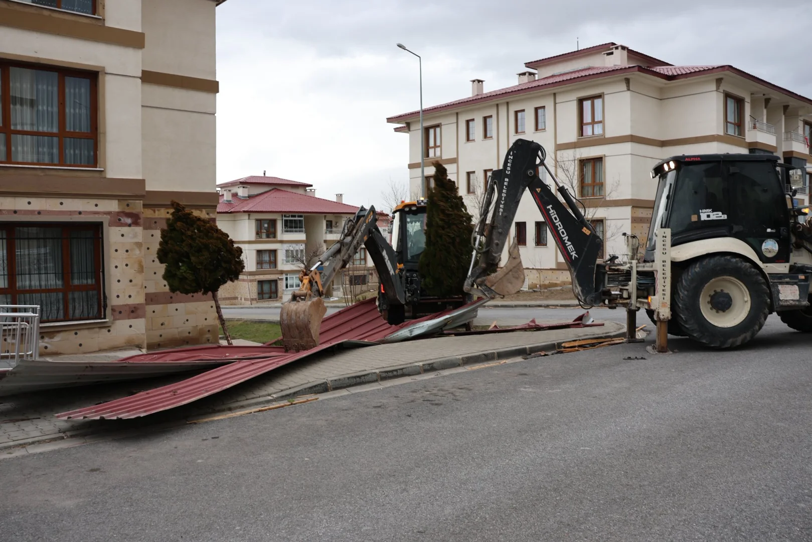 Lütfen zorunlu olmadıkça dışarı çıkmayınız.
