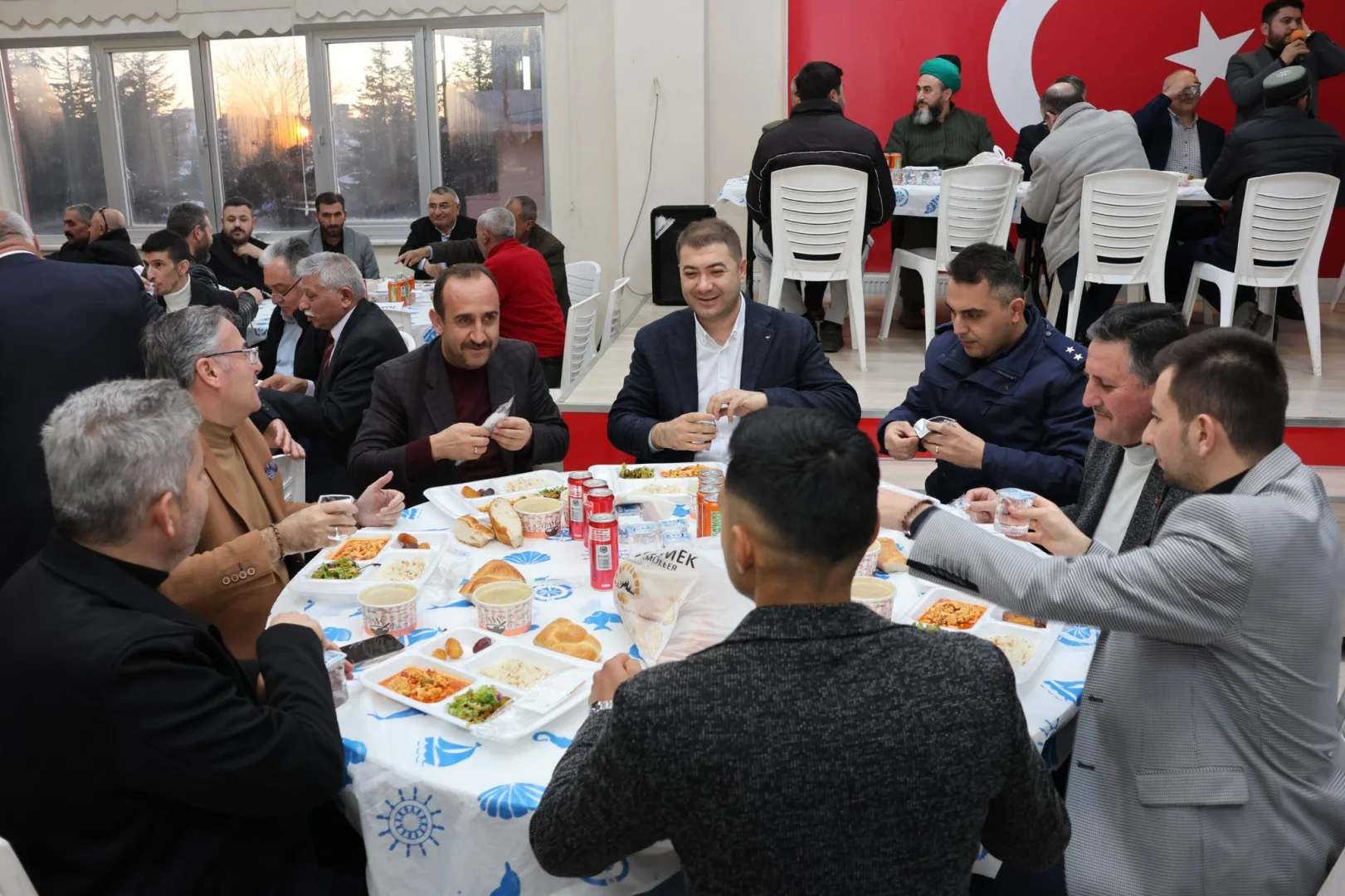 Kızılören Gençlik Teşkilatı tarafından düzenlenen İftar yemeğine katıldık. Sofralarımız bereketli, ibadetlerimiz kabul olsun.
