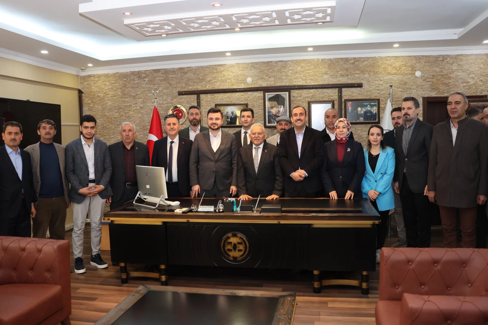 Büyükşehir Belediye Başkanımız, İl Başkanımız İncesu ziyareti kapsamında İlçe Kaymakamlığı, AK Parti İlçe Başkanlığımızı ve Belediye Başkanlığımızı ziyaret etti.