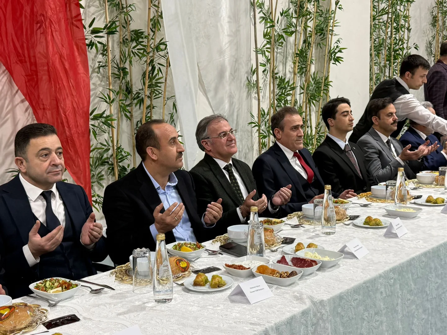 Kumsmall’da düzenlenen iftar yemeğine katıldık.