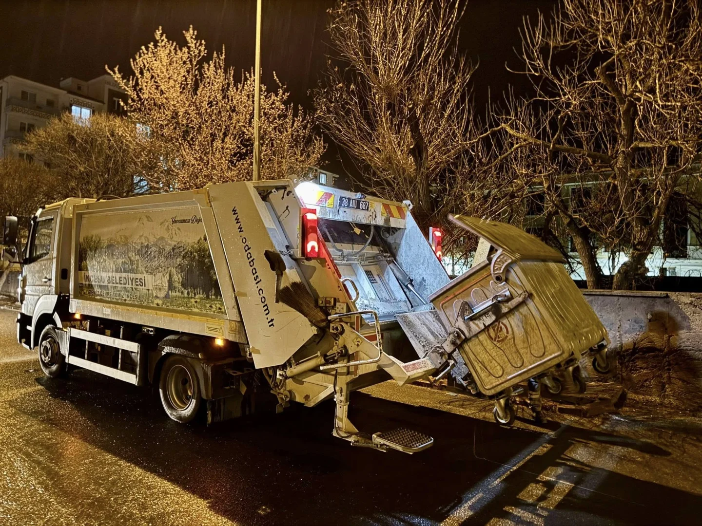Daha temiz, daha düzenli, daha yaşanabilir bir İncesu için durmadan çalışıyoruz. Hep birlikte nice sağlıklı, huzurlu bayramlara! 🌙