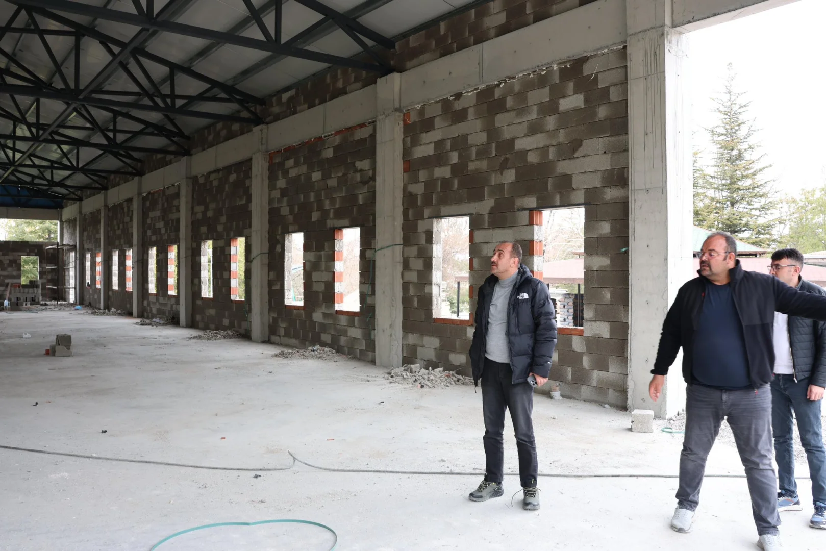 İncesu Belediyesi olarak yapımına başladığımız 640 metrekarelik kapalı Çocuk Eğlence Merkezi projemizle, miniklerimizin hem eğlenebileceği hem de sosyal gelişimlerine katkı sağlayacak nitelikli bir ortam oluşturmayı hedefliyor