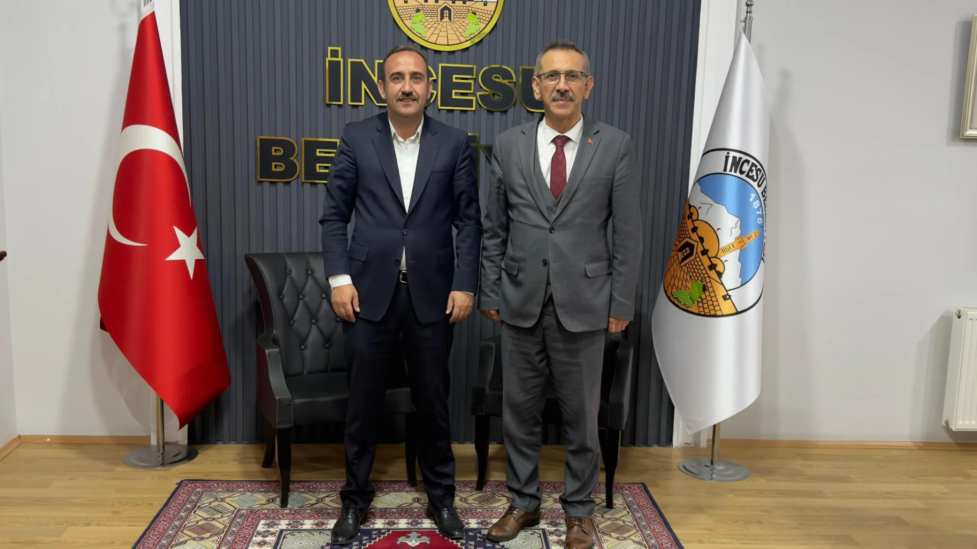 Kayseri Çevre Şehircilik ve İklim Değişikliği İl Müdürü Sn. Mehmet Fatih Namık ÖZTÜRK Belediye Başkanımız Av. Mustafa İLMEK’i makamında ziyaret etti. Nazik ziyaretleri için teşekkür ederiz.