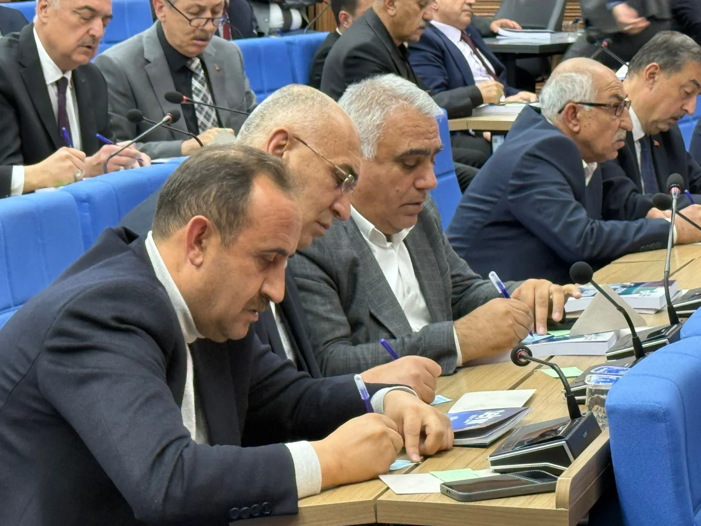 Alınan kararların ilçemize hayırlar getirmesini temenni ederiz.