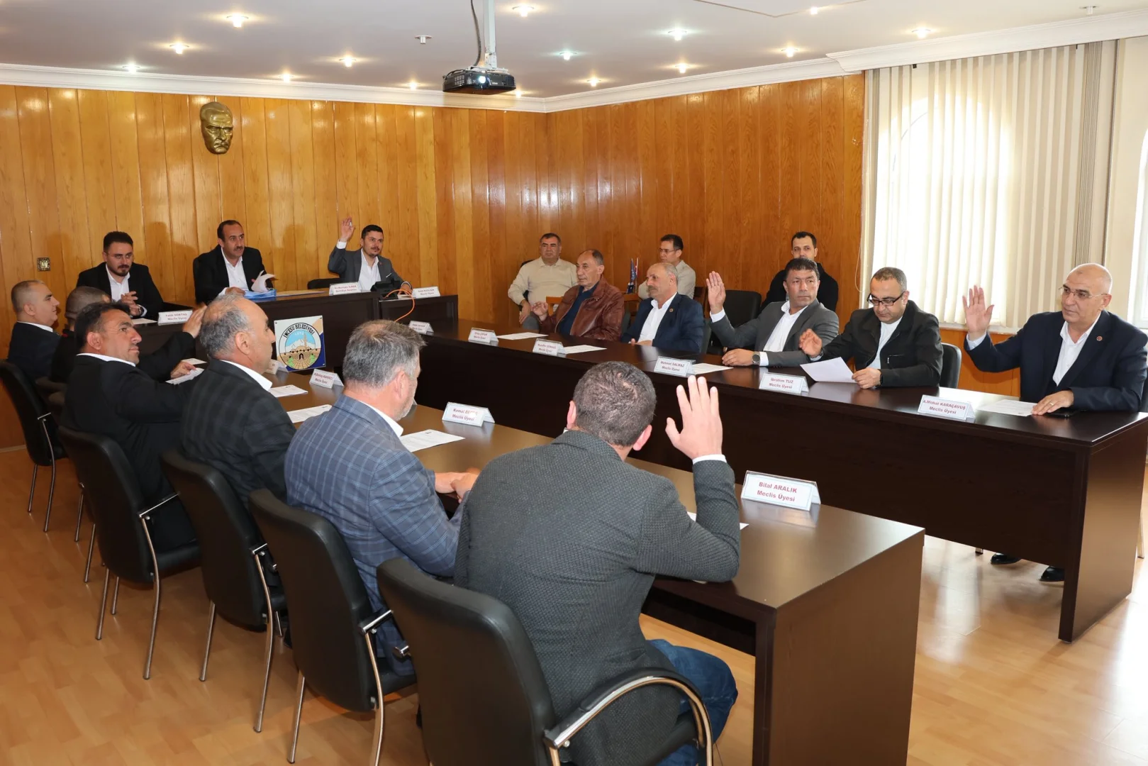 Alınan meclis kararlarının ilçemize hayırlar getirmesini temenni ederiz.