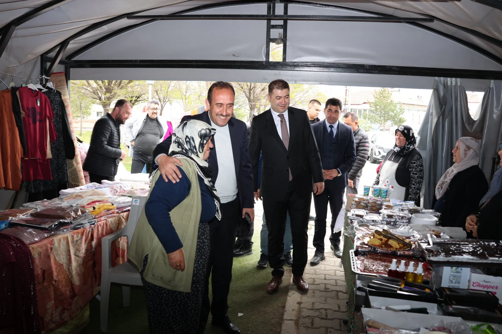 Belediye Başkanımız Av. Mustafa İLMEK, İlçe Kaymakamımız Sn. Ömer Said KARAKAŞ, AK Parti İlçe Başkanımız Sn. Mehmet KOÇ ile kermes açılışına katıldı.