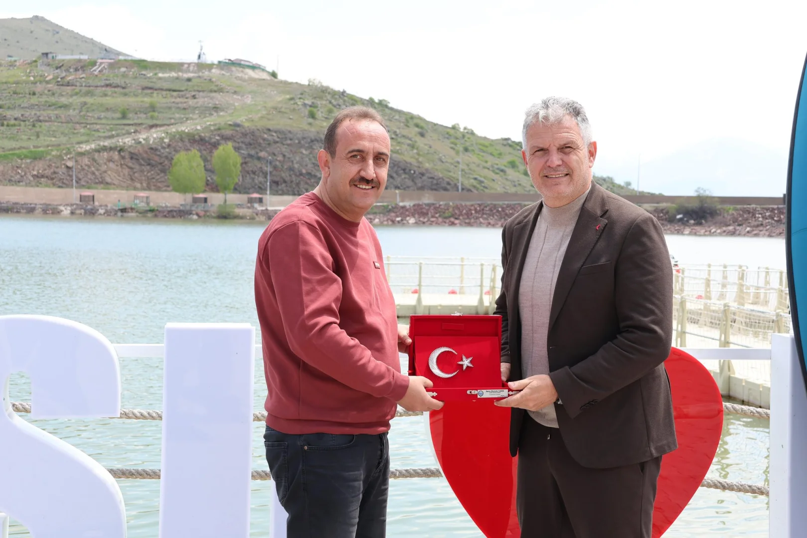 Amatör Spor Kulüpleri Federasyon Başkanı Sn Mutlu Önal ve değerli yönetimini İncesu’nun gözbebeği  Marina’da ağırladık. Anlamlı plaketleri için teşekkür ederiz.