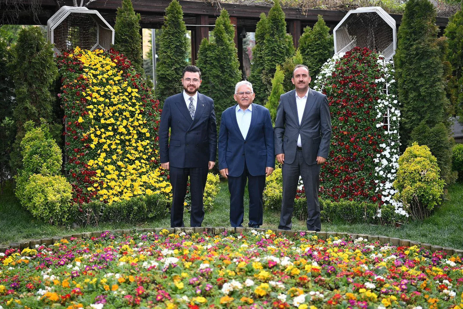 Sayın Başkanımıza yeni görevinde başarılar diliyor, bu görevin şehrimiz adına hayırlı olmasını temenni ediyorum.