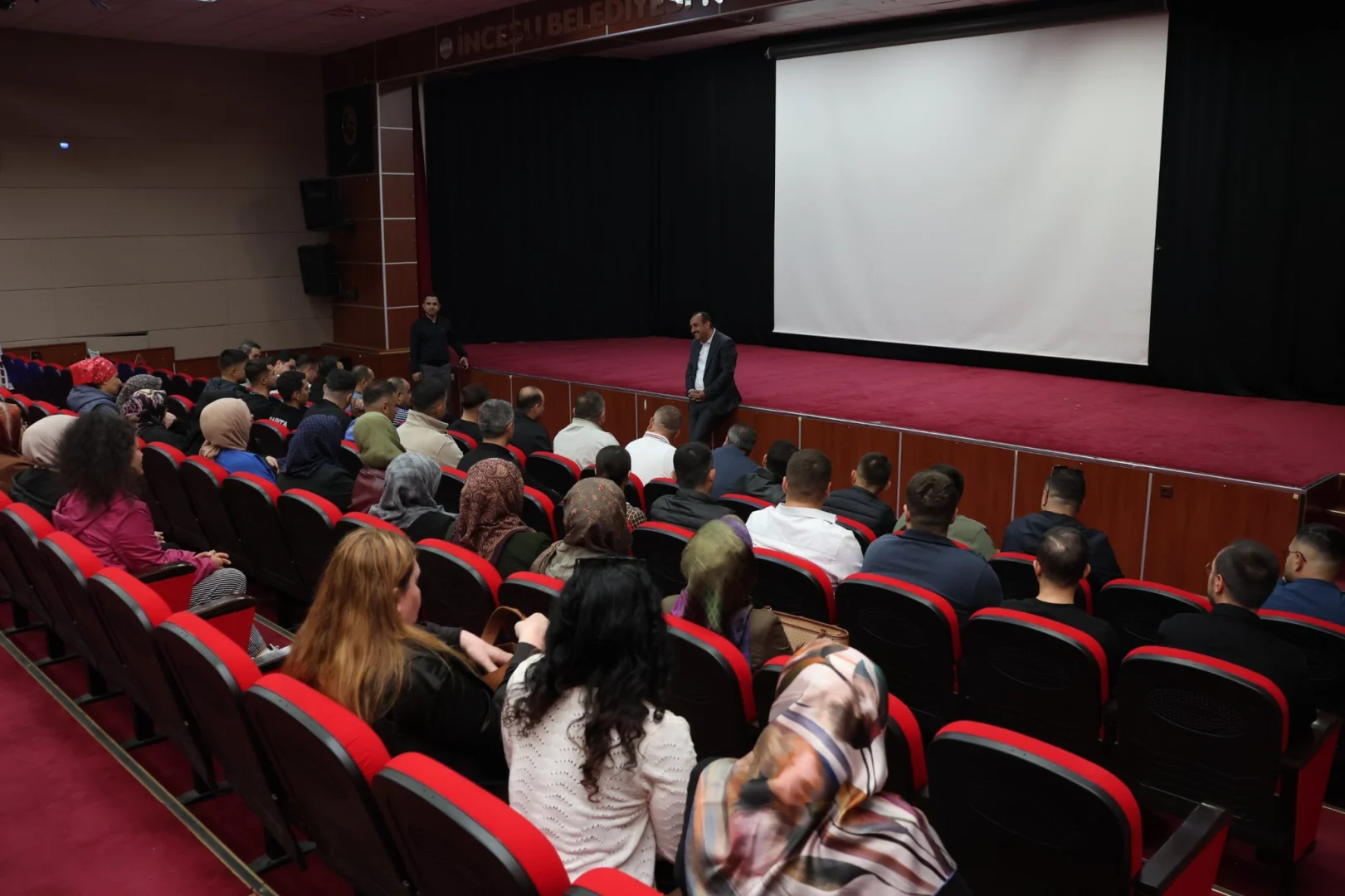 İncesu Belediyesi Bayramlaşma Töreni Belediye Başkanımız Av. Mustafa İLMEK Başkanlığında yapıldı. Birlik ve beraberliğin daim olduğu bayramlaşma töreninde mesai arkadaşlarımızın ve ailelerin bayramını tebrik ederiz.