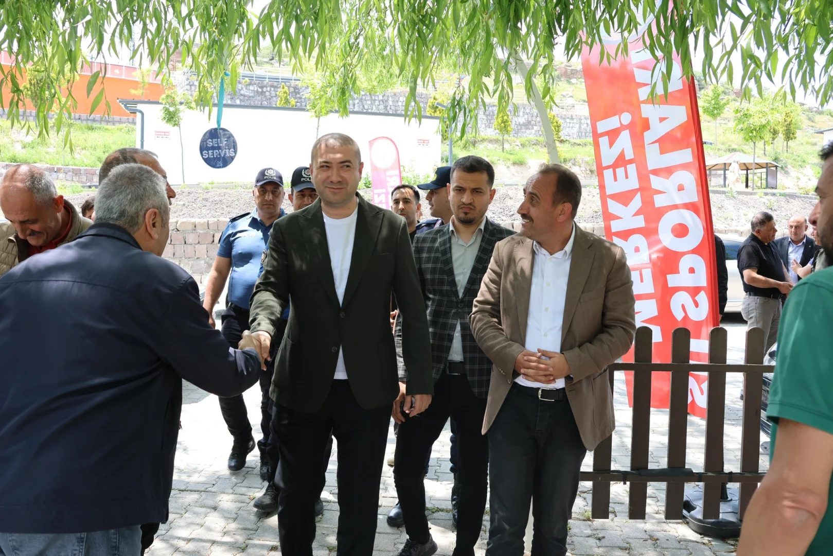 Belediye Başkanımız Av. Mustafa İLMEK, İlçe Kaymakamımız Sn. Ömer Said KARAKAŞ ve İlçe protokolünün katılımıyla Ayşe - Saffet Arslan Sağlık Meslek Yüksekokulu yıl sonu piknik organizasyonuna katıldı.