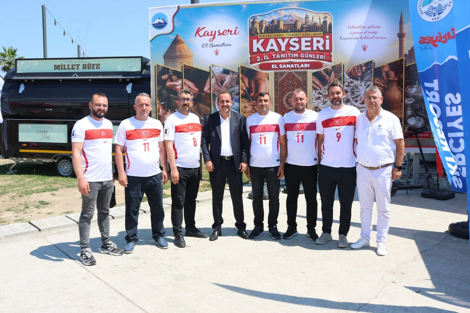 İstanbul Atatürk Millet Bahçesinde düzenlenen 2’nci Kayseri Günleri etkinliğinin son gününde Belediye Başkanımız Av. Mustafa İLMEK’in teşrifleriyle yüzlerce hemşehrimizi stantımızda ağırlayarak kültür ve gastronomi resitali sunduk.