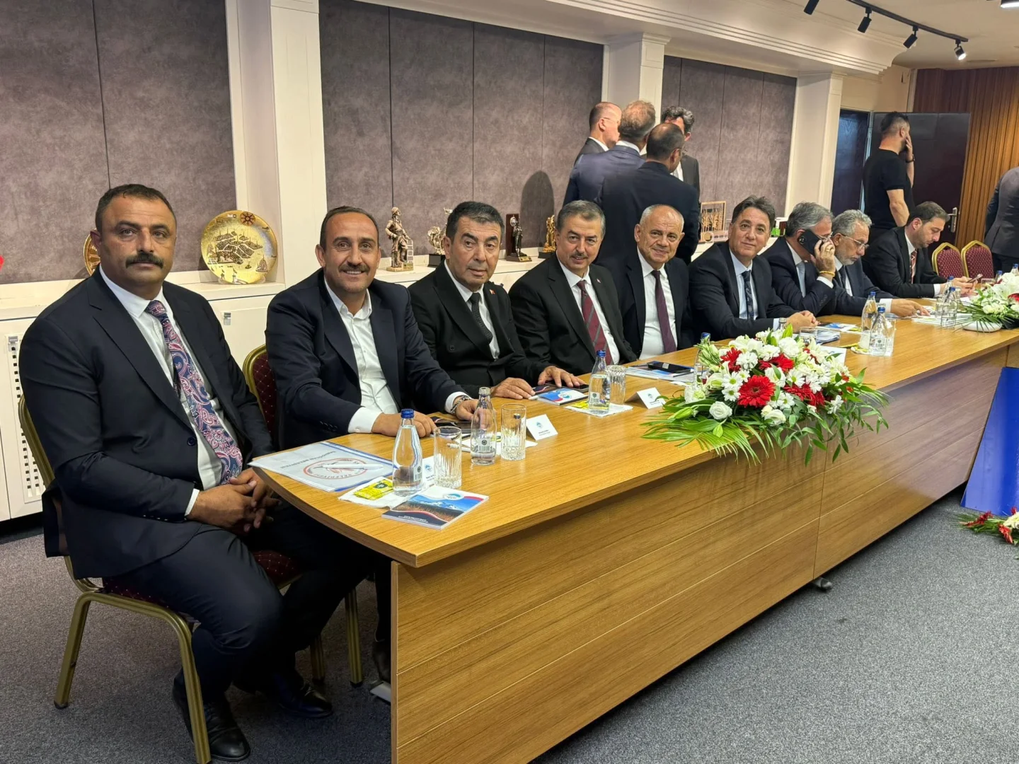 Belediye Başkanımız Av. Mustafa İLMEK, Çevre Şehircilik ve İklim Değişikliği Bakanımız Sn. Murat KURUM Başkanlığında yapılan toplantıya katılarak ilçemizle ilgili talepler hakkında bilgilendirme yaptı.