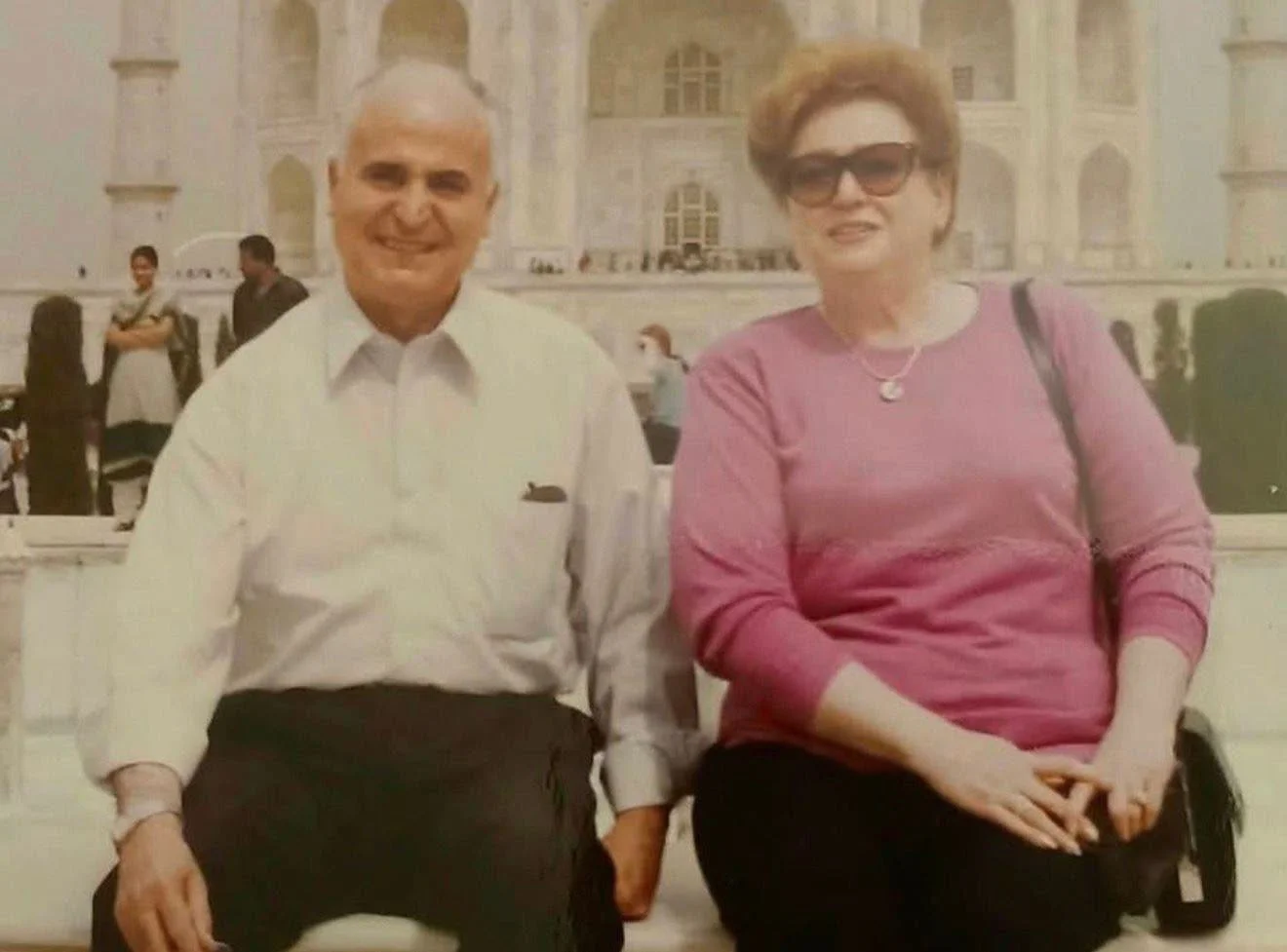 Merhumeye Cenab-ı Allah'tan rahmet; başta Sn. Sabahattin Çakmakoğlu'nun kıymetli ailesi olmak üzere tüm yakınlarına ve sevenlerine sabır ve başsağlığı dilerim…