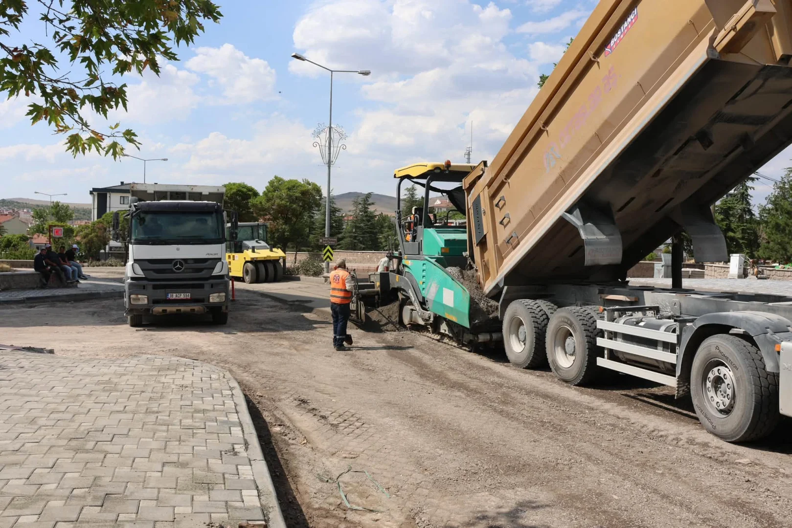 İncesu Belediyesi olarak konforlu ve uzun ömürlü ilk defa kullanılan PMT alt yapılı yolların yapımı aralıksız devam ediyor. Hayırlı olsun İncesu…