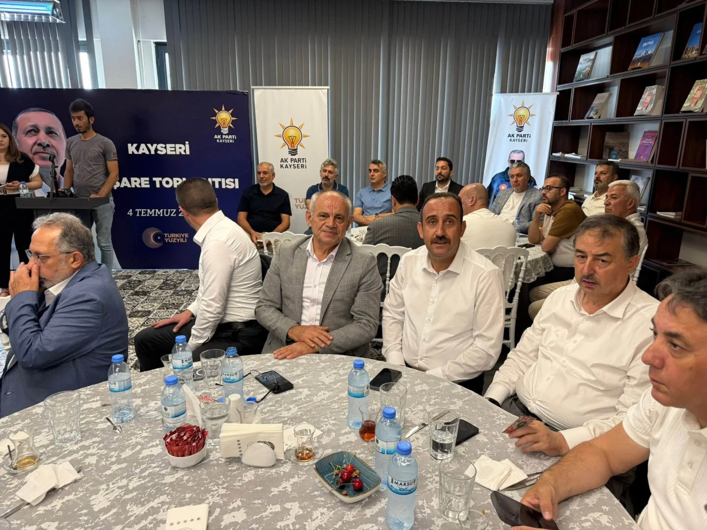 Belediye Başkanımız Av. Mustafa İLMEK, AK Parti İl Başkanlığımız tarafından düzenlenen Genel Başkanvekilimiz Sn. Mustafa ELİTAŞ, Milletvekillerimiz, İl Başkanımız, Büyükşehir Belediye Başkanımızın da katılımıyla düzenlenen istişare toplantısına katıldı.