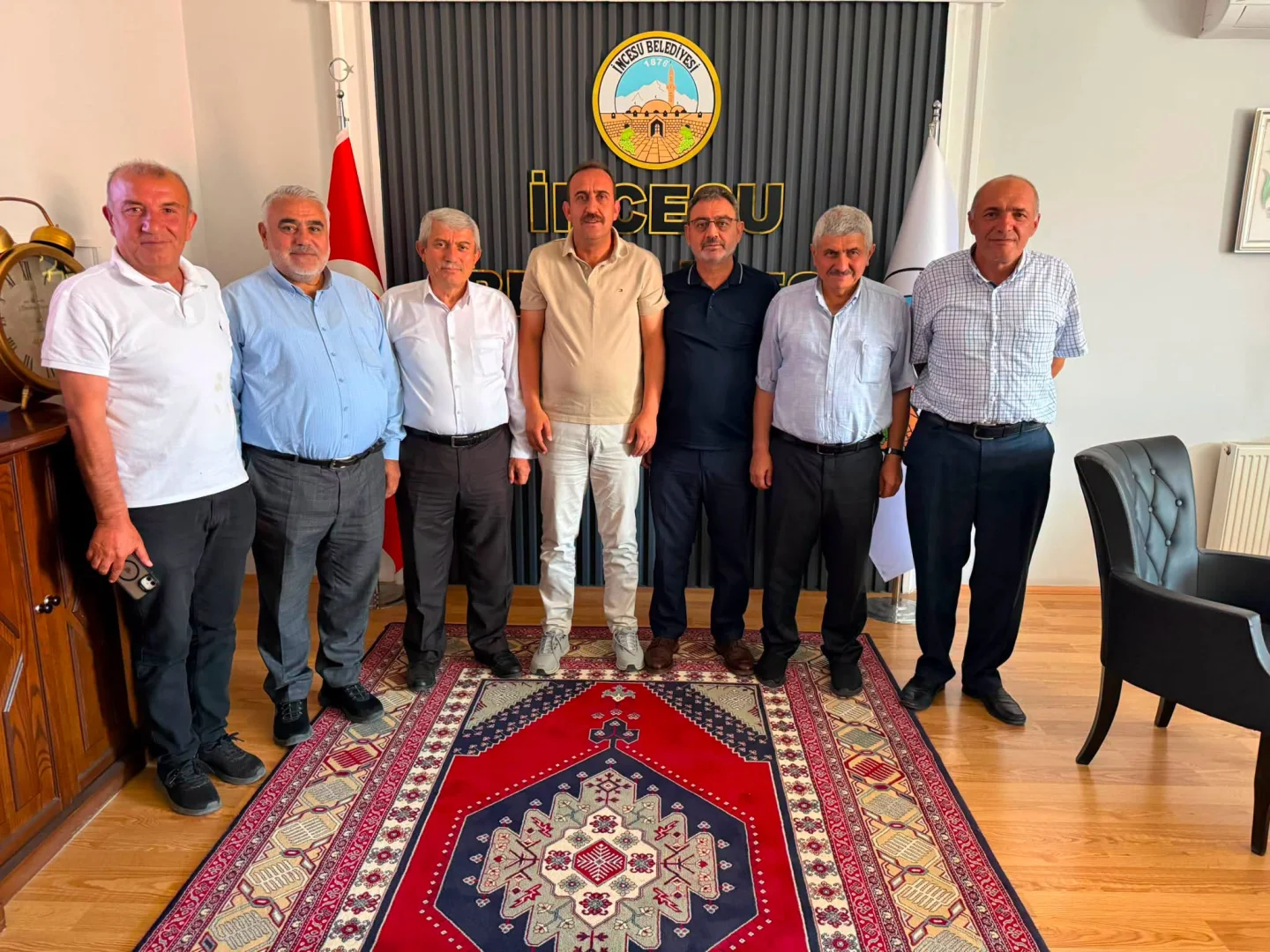 Kayseri Kızılören Derneği Başkanı Nihat Özükanar ve yönetimi, İstanbul Kızılören Derneği Başkanı Hasan Ayten ve yönetimi Belediye Başkanımız Av. Mustafa İLMEK’i ziyaret etti.