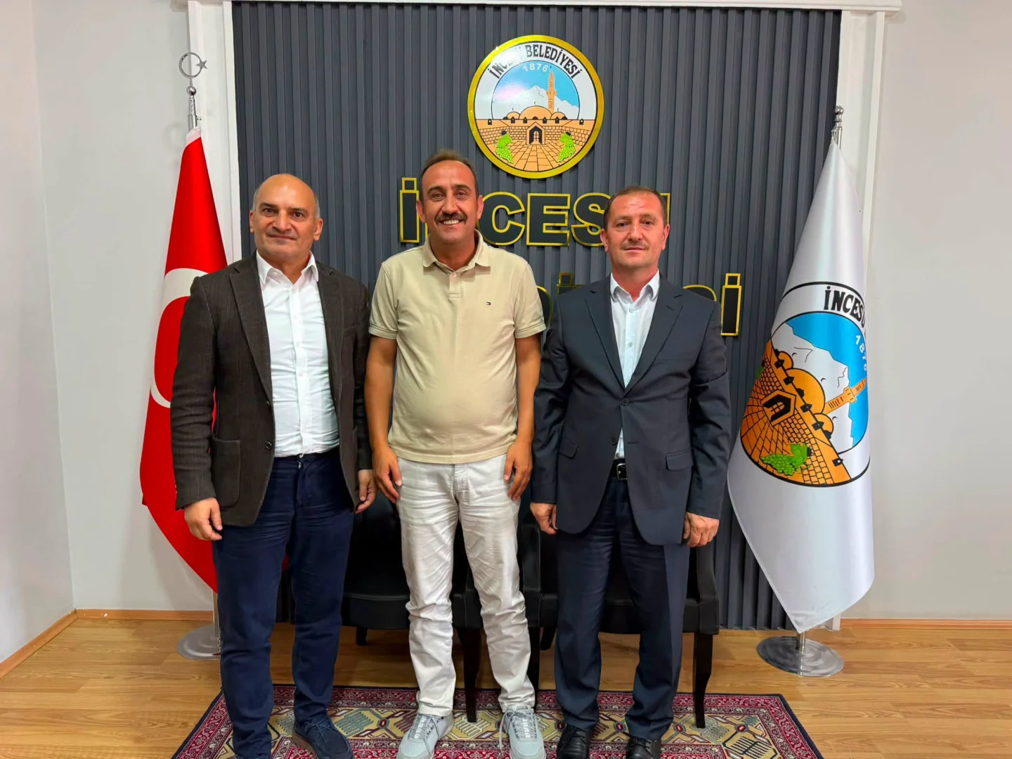 İncesu Arif-İsrafil-Yusuf Uçurum Devlet Hastanesi Başhekimi Sn. Dr. Hasan Şık ve Hastane Müdürü Sn Adil Karakuş Belediye Başkanımızı ziyaret etti. Nazik ziyaretleri için teşekkür ederiz.